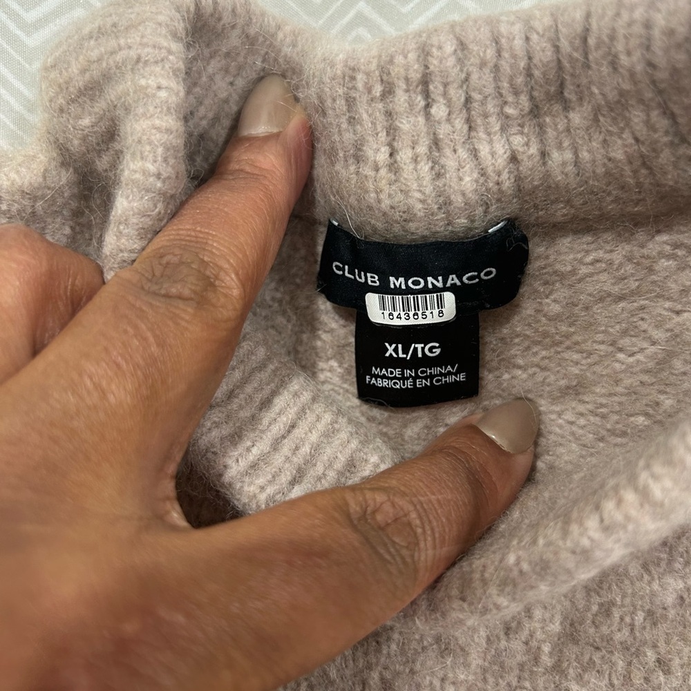 Club Monaco Women's Sweater - Picture 4 of 6